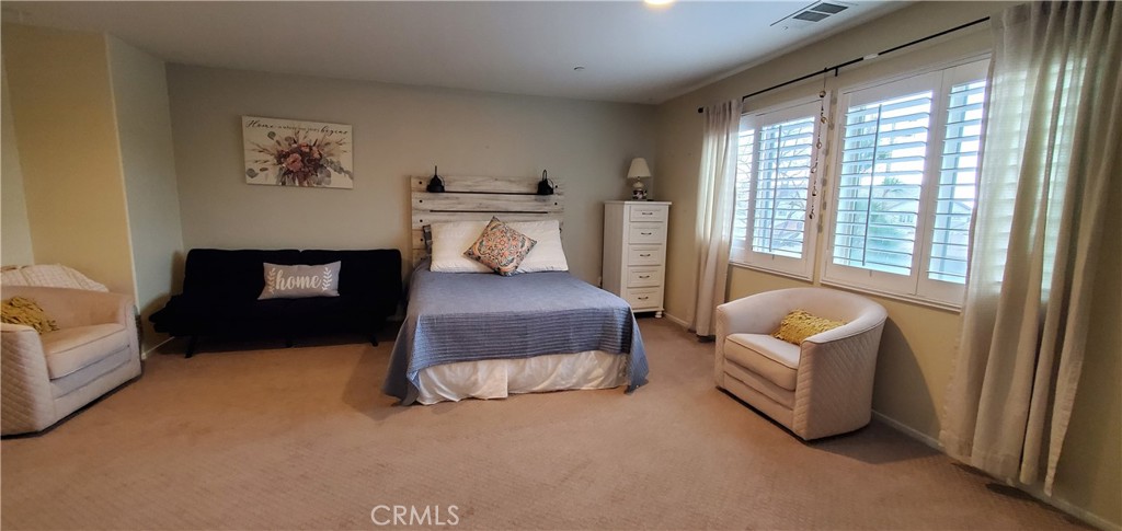https://media.crmls.org/medias/4f0867ee-ba5d-4970-9341-de42b646964b.jpg?preset=X-Large
