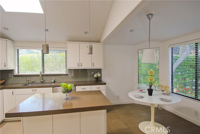 28 Fairway Drive, Manhattan Beach CA: https://media.crmls.org/medias/4f0a25ef-bdeb-4b4c-9835-b1631c131a5c.jpg