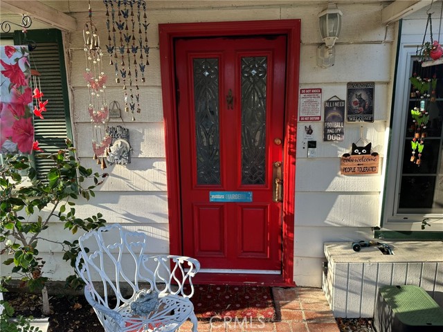 Detail Gallery Image 2 of 8 For 22901 Leonora Dr, Woodland Hills,  CA 91367 - 3 Beds | 1/1 Baths