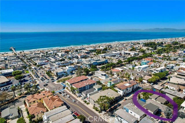Just three blocks to the beach and the MB Pier