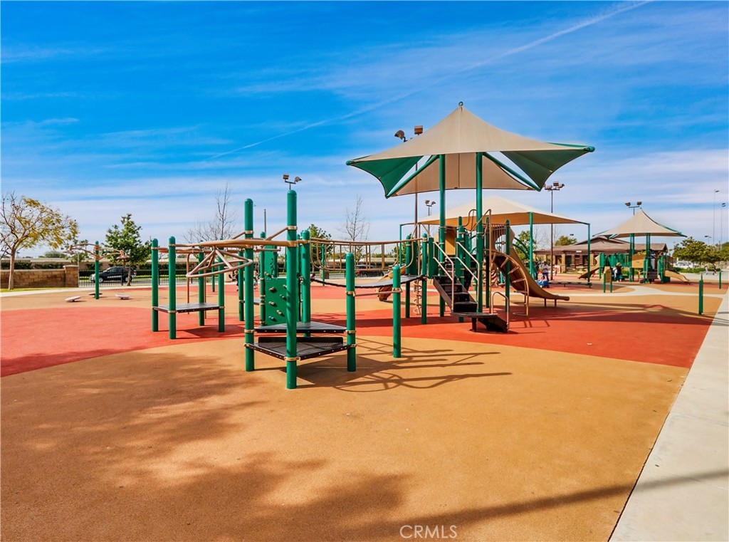 https://media.crmls.org/medias/4f0d4c81-a701-49e0-9cac-1df168dbb6e5.jpg?preset=X-Large