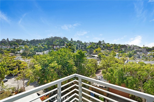 3907 De Longpre Avenue, Los Angeles CA: https://media.crmls.org/medias/4f0d6cab-cd08-4d92-952a-b75c42da3a34.jpg