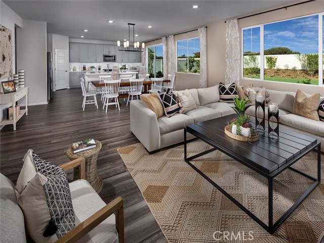Detail Gallery Image 5 of 21 For 912 Lumia Cir, Redlands,  CA 92374 - 5 Beds | 3/1 Baths