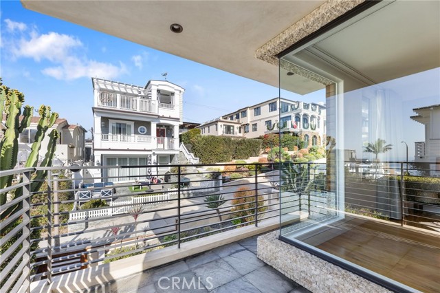 Detail Gallery Image 41 of 67 For 308 17th St, Manhattan Beach,  CA 90266 - 4 Beds | 3/1 Baths