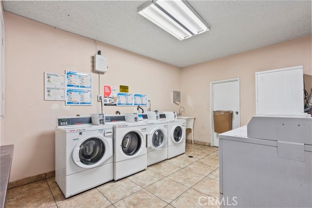 Detail Gallery Image 23 of 30 For 5400 Newcastle, Encino,  CA 91316 - 2 Beds | 2 Baths