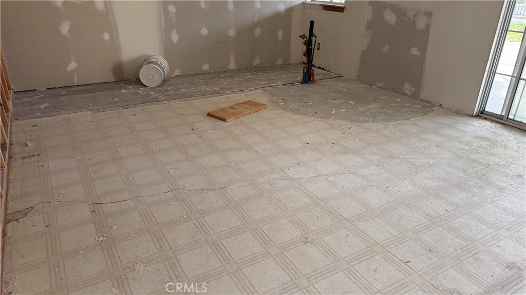 https://media.crmls.org/medias/4f106a84-e9d8-4ba0-aeb1-640dadac88d5.jpg?preset=X-Large