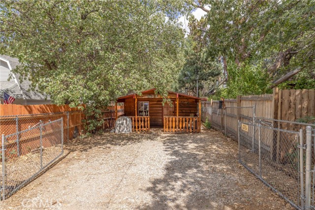 Detail Gallery Image 3 of 22 For 675 Moreno Ln, Sugarloaf,  CA 92386 - 1 Beds | 1 Baths