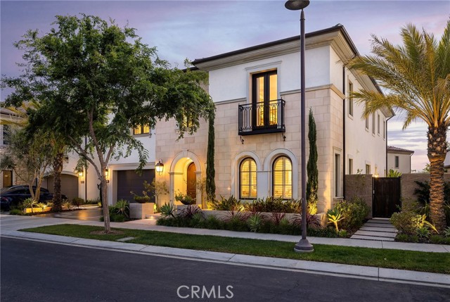 Detail Gallery Image 2 of 52 For 104 Interstellar, Irvine,  CA 92618 - 5 Beds | 5/1 Baths