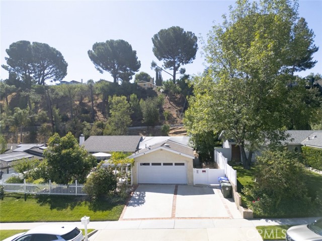 Detail Gallery Image 2 of 44 For 19620 Green Mountain Dr, Newhall,  CA 91321 - 4 Beds | 2 Baths
