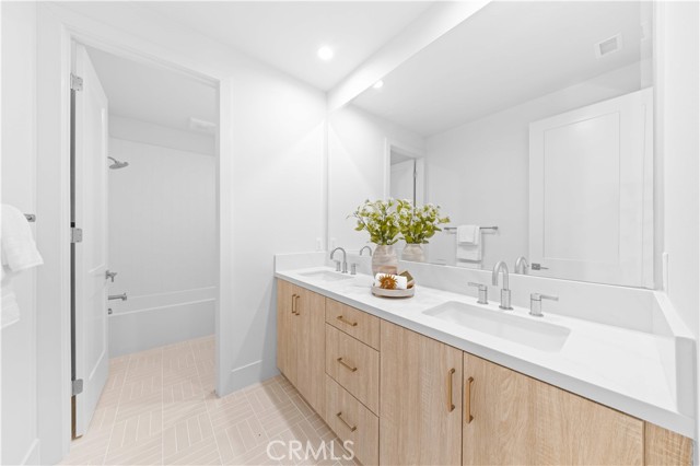 Detail Gallery Image 33 of 46 For 112 Oakstone, Irvine,  CA 92618 - 4 Beds | 3 Baths