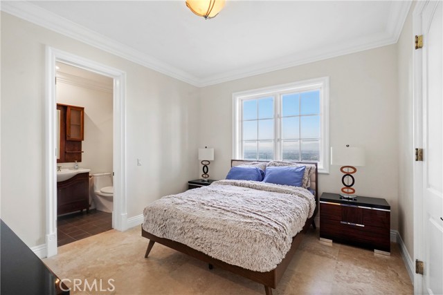 13320 Mulholland Drive, Beverly Hills CA: https://media.crmls.org/medias/4f1316ee-03a7-4406-9bf4-84710775d0aa.jpg