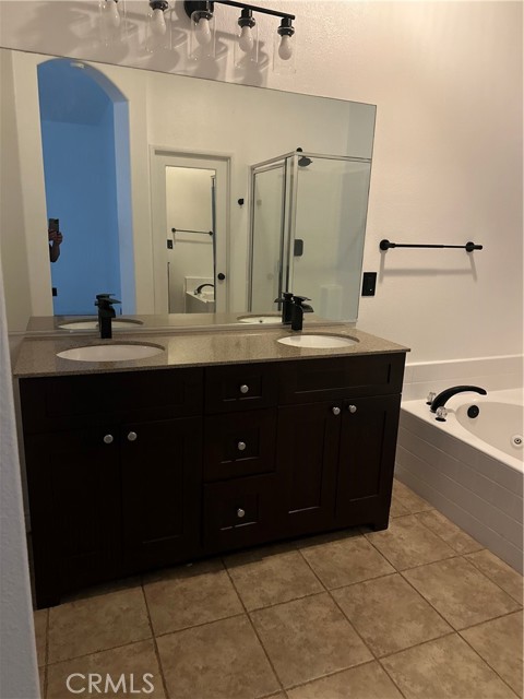 Detail Gallery Image 8 of 9 For 14130 Gaucho Ct, Victorville,  CA 92394 - 3 Beds | 2/1 Baths