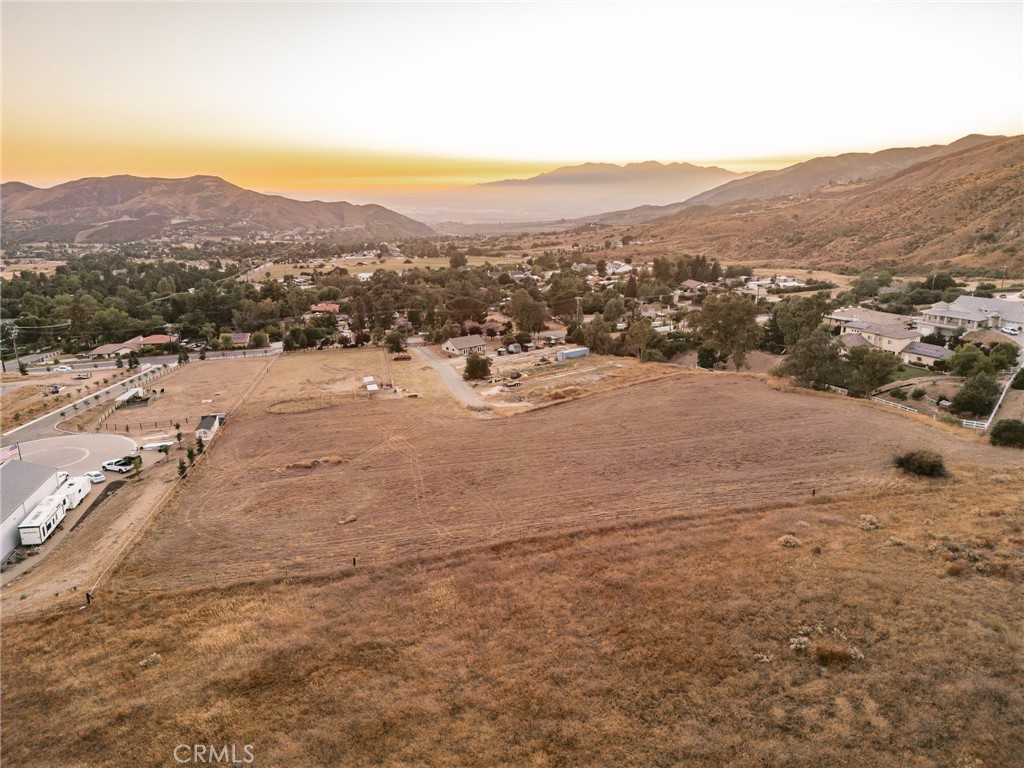 https://media.crmls.org/medias/4f164f13-50df-4c15-a3c0-5c2c75fd3c3f.jpg?preset=X-Large