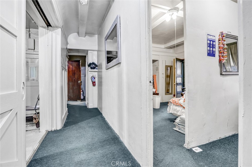 https://media.crmls.org/medias/4f177c14-eb98-4b7f-a8db-e3161cd8ff26.jpg?preset=X-Large