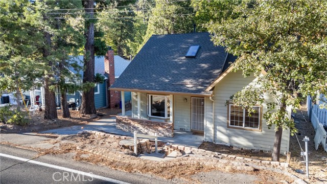 Detail Gallery Image 2 of 40 For 22578 Waters Dr, Crestline,  CA 92325 - 2 Beds | 2 Baths