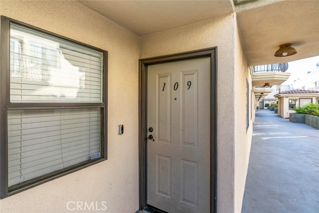 10894 Olinda Street, Sun Valley CA: https://media.crmls.org/medias/4f17d5e4-05fd-4567-9d26-35a422687b3c.jpg