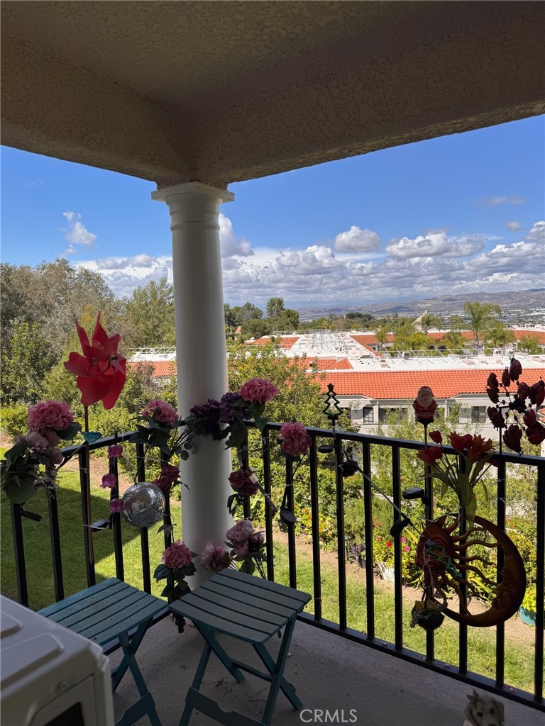 https://media.crmls.org/medias/4f17e05e-e802-4e09-b375-ce788ae925fb.jpg?preset=X-Large