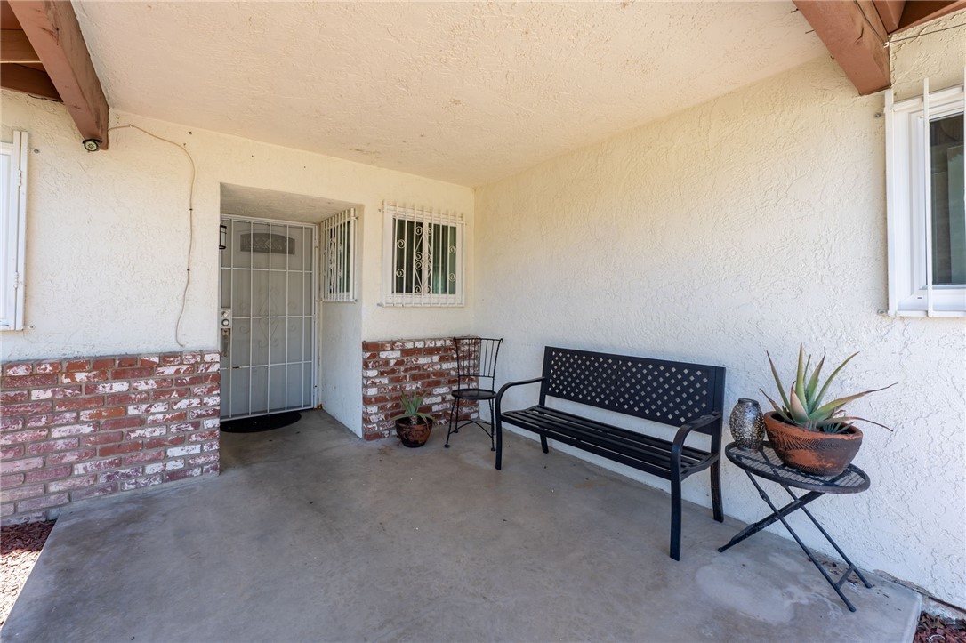 Detail Gallery Image 5 of 32 For 5805 Lisa Ct, Bakersfield,  CA 93304 - 3 Beds | 2 Baths