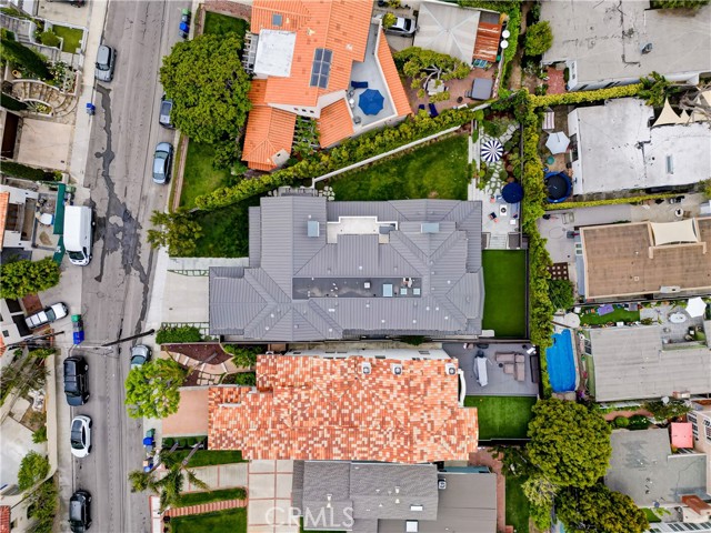 677 19th Street, Manhattan Beach, California 90266, 6 Bedrooms Bedrooms, ,7 BathroomsBathrooms,Residential,Sold,19th,SB23085980