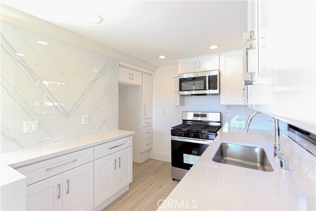 Detail Gallery Image 10 of 34 For 420 Cypress Dr #420,  Laguna Beach,  CA 92651 - 2 Beds | 2 Baths