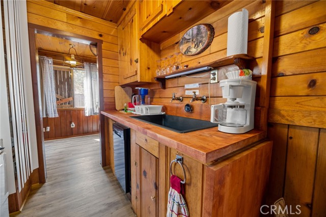 Detail Gallery Image 8 of 20 For 324 Angeles Bld, Big Bear City,  CA 92314 - 2 Beds | 1 Baths