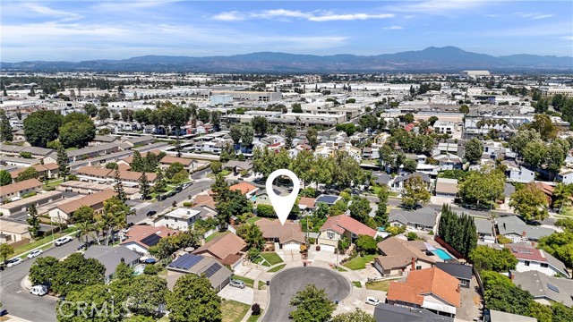 201 W Harvey Avenue, Santa Ana CA: https://media.crmls.org/medias/4f1bbe99-4e4a-42ec-9ea6-2e2f18fb2437.jpg