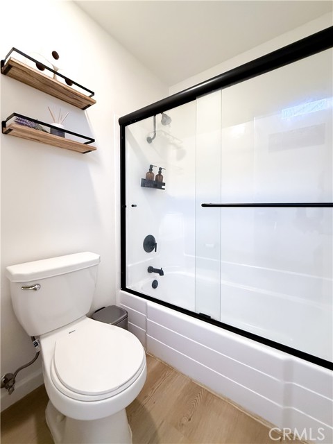 Detail Gallery Image 18 of 23 For 5460 White Oak #C338,  Encino,  CA 91316 - 1 Beds | 1/1 Baths