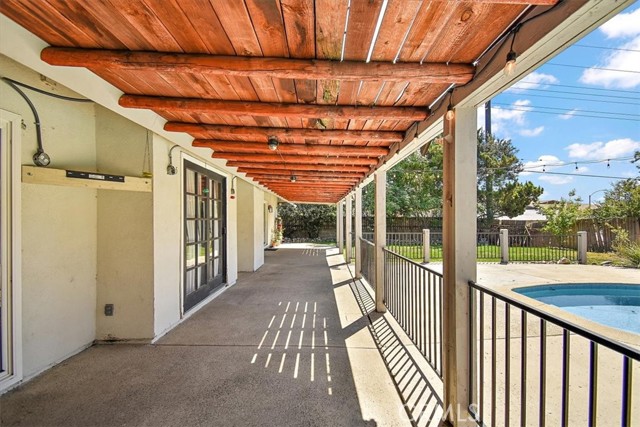 Detail Gallery Image 25 of 31 For 2105 Oxford Ave, Claremont,  CA 91711 - 4 Beds | 3 Baths