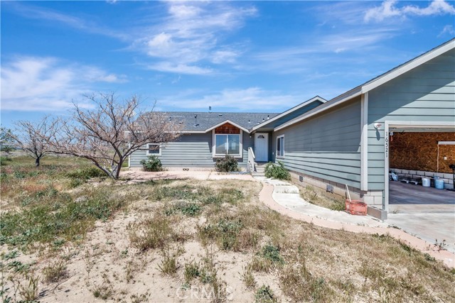 Detail Gallery Image 2 of 45 For 16521 W Avenue a, Rosamond,  CA 93560 - 4 Beds | 2/1 Baths