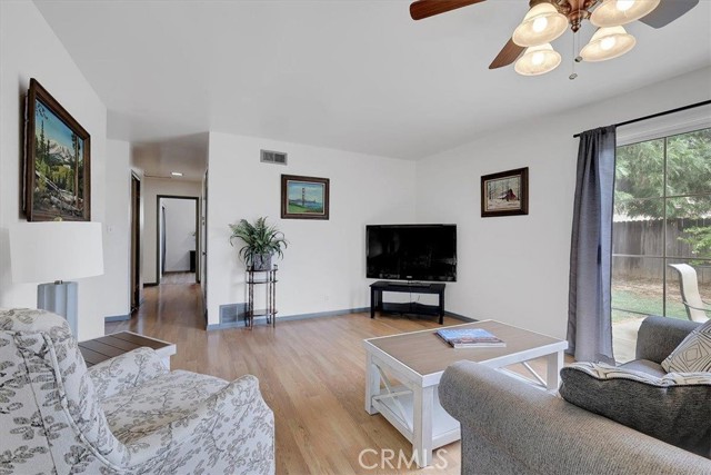 909 E 21st Street, Marysville CA: https://media.crmls.org/medias/4f1d68a3-b0a3-480e-89ea-fd8954aec554.jpg