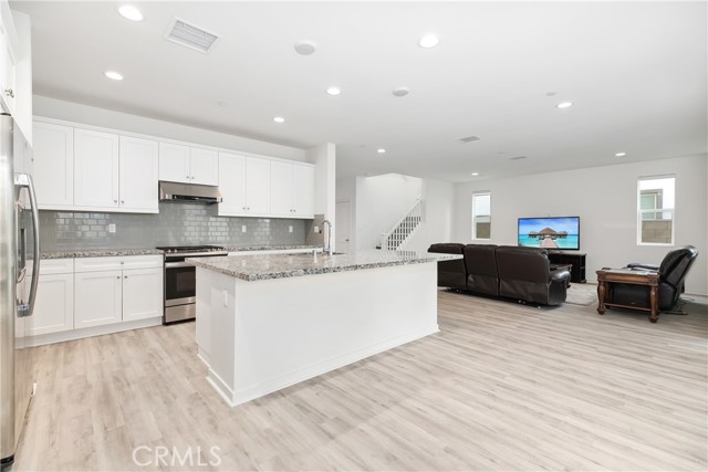Detail Gallery Image 2 of 38 For 2941 E Travertine St, Ontario,  CA 91762 - 5 Beds | 4 Baths