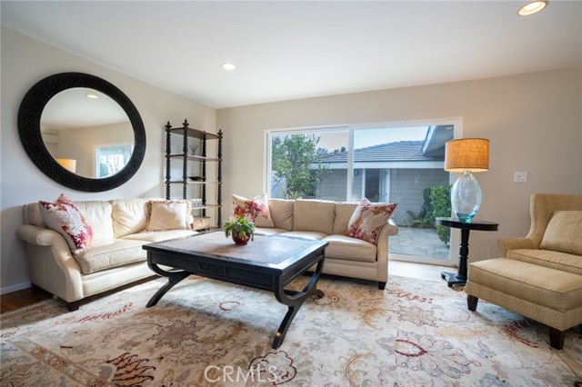 825 Tyburn Road, Palos Verdes Estates CA: https://media.crmls.org/medias/4f1e3aaf-4b51-437d-ba57-8d7ae23ebedf.jpg