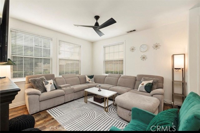 41945 Davenport Way, Murrieta CA: https://media.crmls.org/medias/4f2065bc-9fd2-4922-8740-ab64ba11118c.jpg