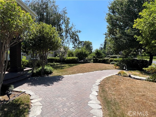 270 W Lemon Avenue, Arcadia CA: https://media.crmls.org/medias/4f20fa49-3866-48d4-b2f2-84c128954af4.jpg