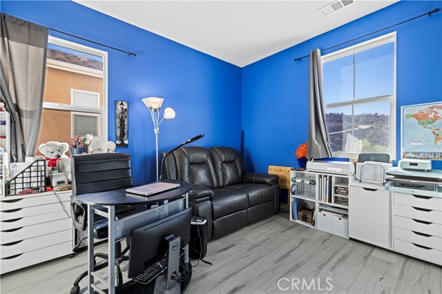20556 Suzie Lane, Saugus CA: https://media.crmls.org/medias/4f2179db-94f5-4434-a34a-83ba39ffabb6.jpg