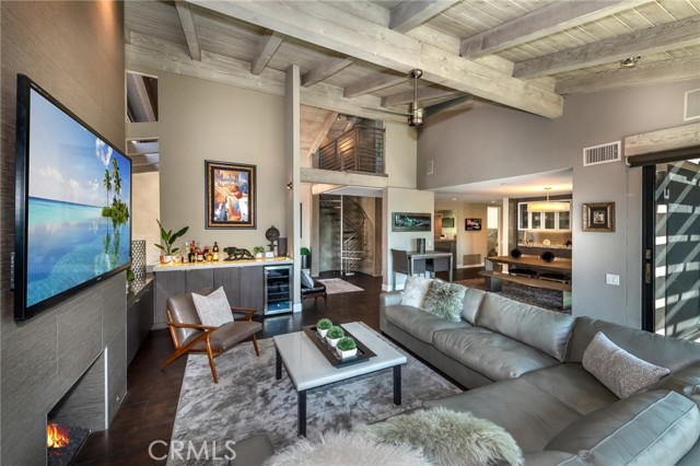 4f24cd08 Ef1b 4f03 887d F835661eabb6