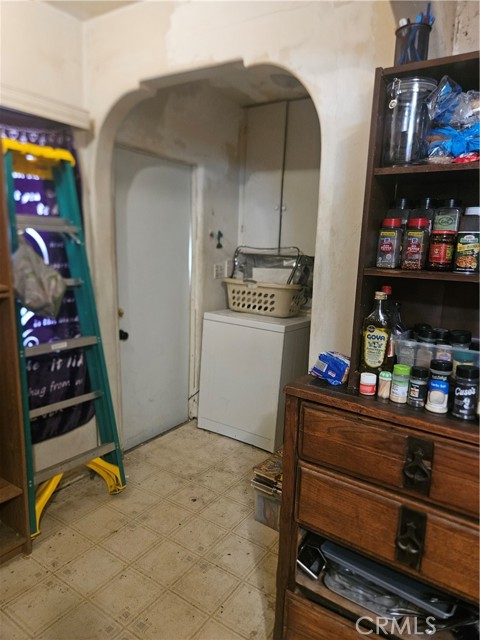 Detail Gallery Image 4 of 13 For 123 Douglas St, Bakersfield,  CA 93308 - 3 Beds | 1 Baths