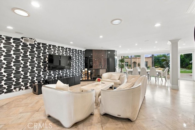5320 Louise Avenue photo 8