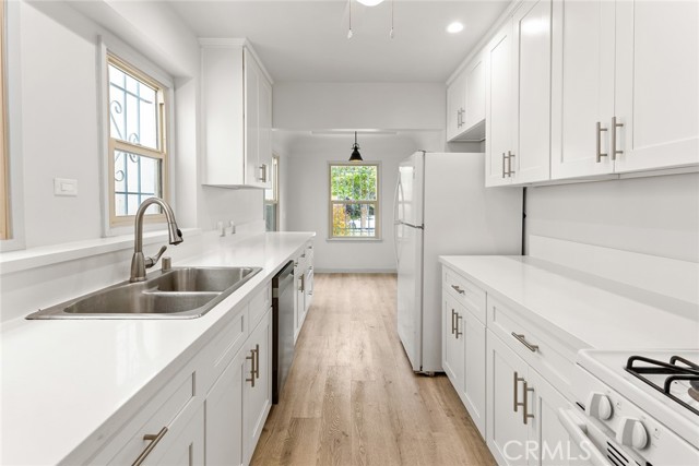 1119 S S Crescent Heights Boulevard, Los Angeles CA: https://media.crmls.org/medias/4f251141-0f2d-4d37-985c-b945573e0f2e.jpg