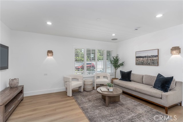 22608 Crespi Street, Woodland Hills CA: https://media.crmls.org/medias/4f253730-2833-4d1c-9c2e-0e232e3ee927.jpg