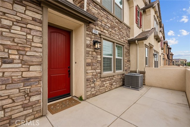 3981 E Huntington Street, Ontario CA: https://media.crmls.org/medias/4f257700-803d-4ae4-b52f-3b05d59eb108.jpg