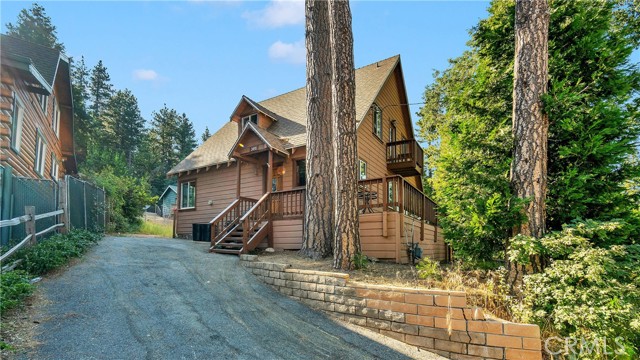 Detail Gallery Image 3 of 25 For 2490 Palo Alto Way, Running Springs,  CA 92382 - 3 Beds | 2 Baths