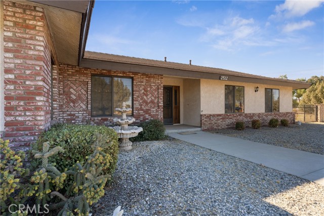 Detail Gallery Image 5 of 56 For 2512 W Avenue, Palmdale,  CA 93551 - 3 Beds | 3 Baths