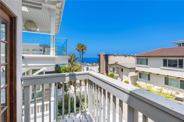 232 29th Street, Manhattan Beach CA: https://media.crmls.org/medias/4f268449-9e6d-41ca-bca4-d1d2d54eb7aa.jpg