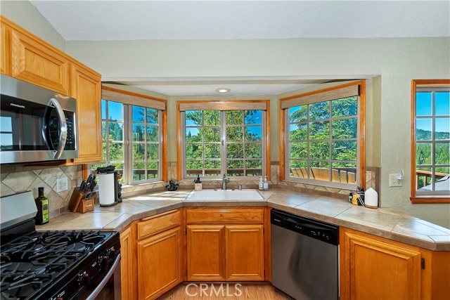 Detail Gallery Image 13 of 45 For 369 Pioneer Rd, Lake Arrowhead,  CA 92352 - 3 Beds | 2/1 Baths