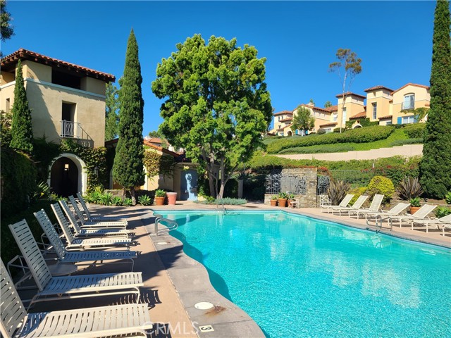 12 Savona Court, Newport Coast CA: https://media.crmls.org/medias/4f274186-4781-49db-8fe7-97c7f03241a2.jpg