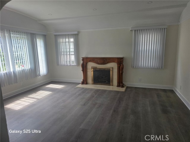 Detail Gallery Image 5 of 18 For 521 E Valencia Ave a,  Burbank,  CA 91501 - 2 Beds | 2 Baths