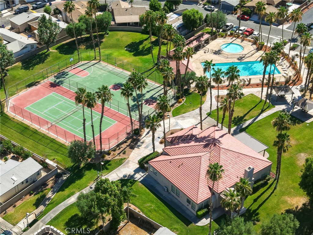 https://media.crmls.org/medias/4f29acf3-96f7-41d7-b500-68dbf64bc361.jpg?preset=X-Large