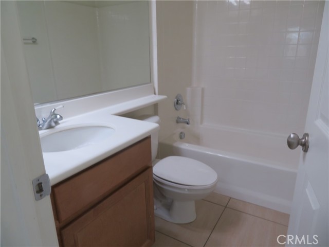 14336 Saline Drive, Eastvale CA: https://media.crmls.org/medias/4f2b06d7-2289-4f5a-a3d6-ed4ae9f8fffd.jpg