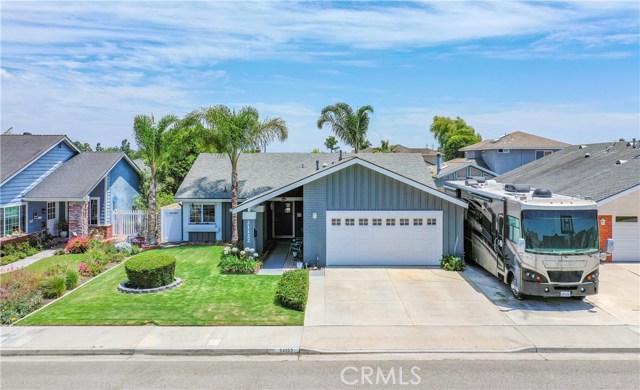 21122 White Horse Ln, Huntington Beach, CA 92646